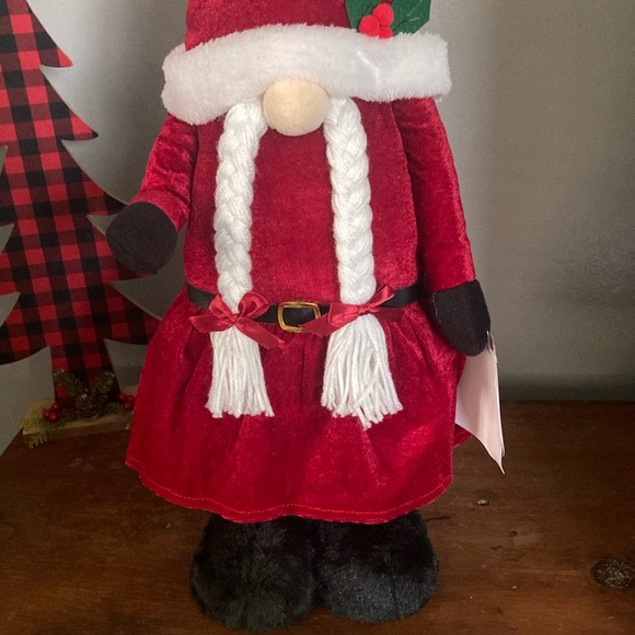 NWT- Beautiful Mrs Claus Greeter Gnome Decoration w/ Extendable Legs 27”-37” H - Picture 7 of 17